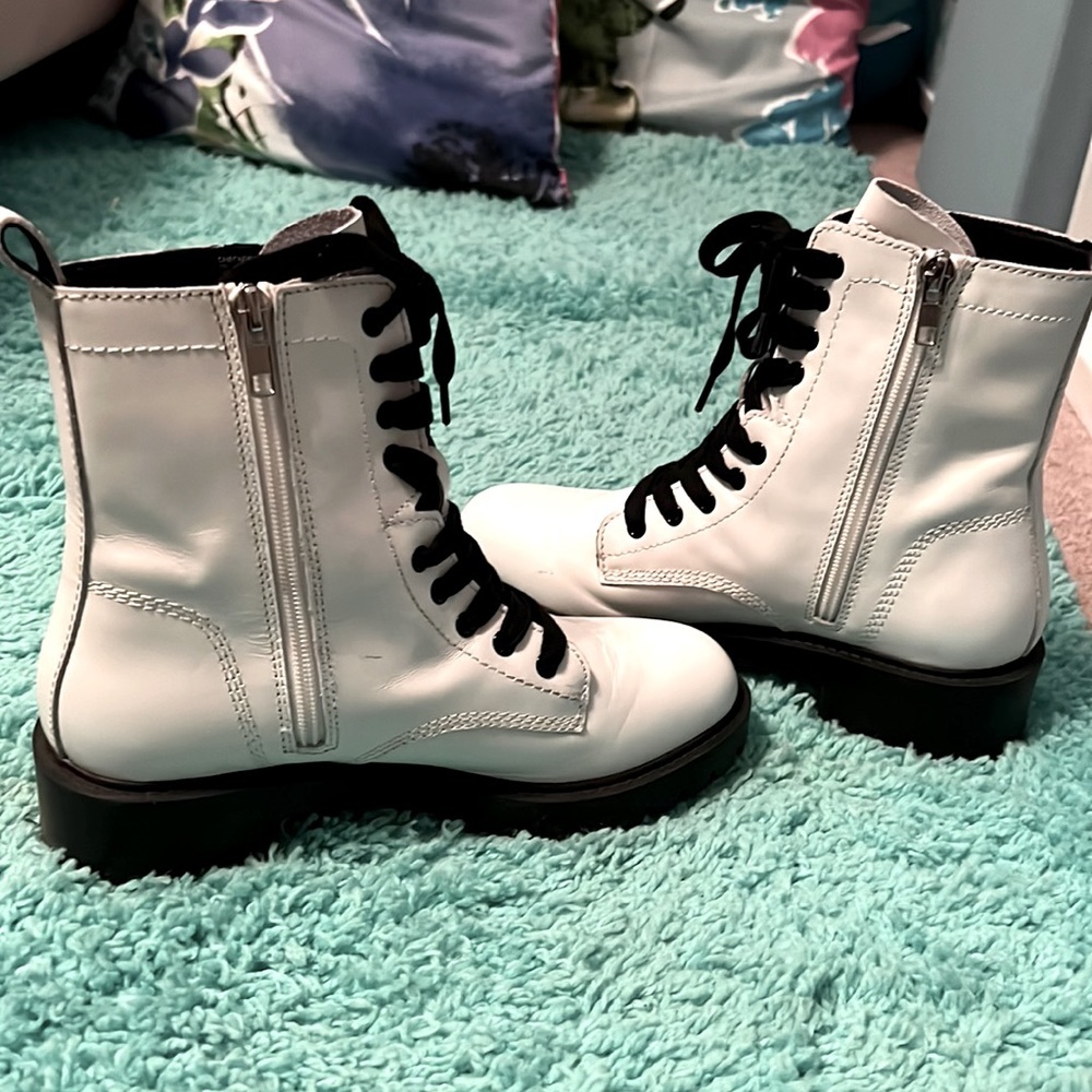 STEVE MADDEN White Lace up combat boots ankle height Size 7